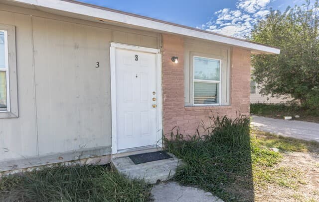 2-bedroom rental at 7115 Glen Terrace Unit 3 in San Antonio, TX — photo 3