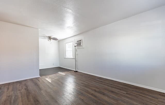 2-bedroom rental at 7115 Glen Terrace Unit 3 in San Antonio, TX — photo 4