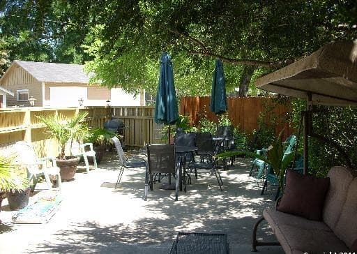 1-bedroom rental at 414 Kings Ct Unit C in San Antonio, TX — photo 4