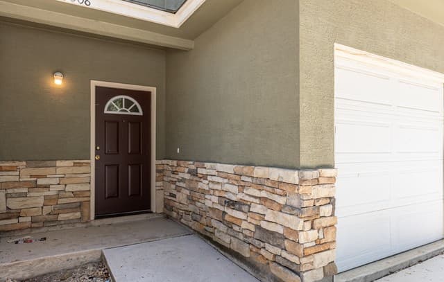 3-bedroom rental at 5008 Flipper Dr in San Antonio, TX — photo 2