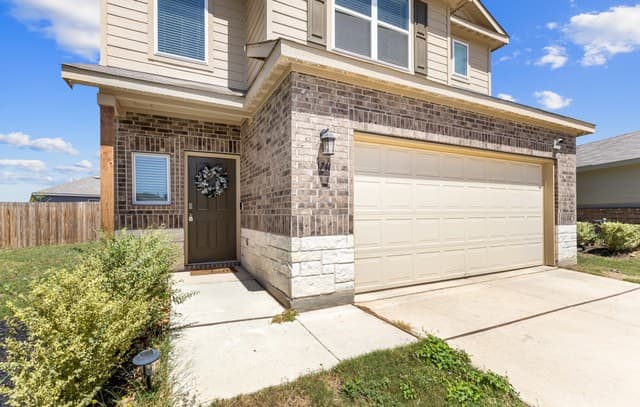 3-bedroom rental at 1711 Cody Cliff in San Antonio, TX — photo 2