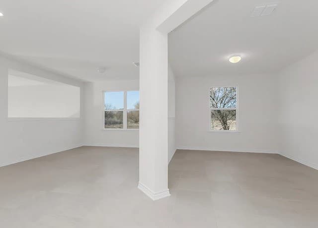 4-bedroom rental at 7919 Mariposa Manor in San Antonio, TX — photo 2