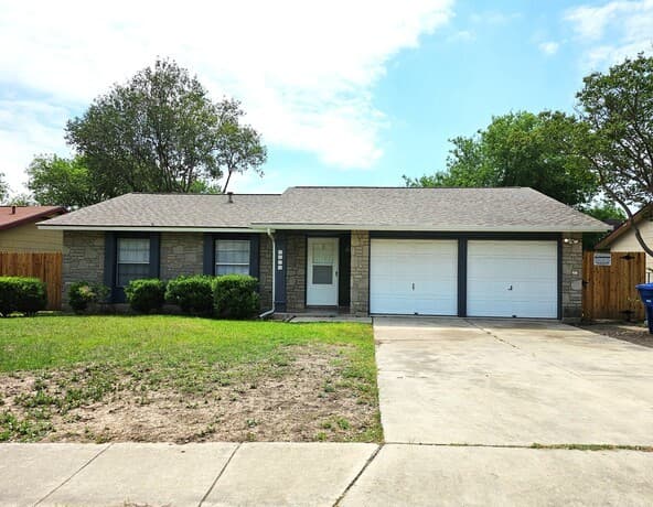 3-bedroom rental at 9514 Quicksilver in San Antonio, TX — photo 2