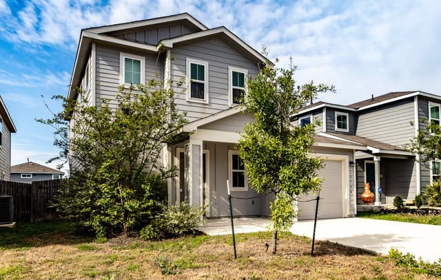 3-bedroom rental at 13736 Grapeland Gap in San Antonio, TX — photo 2