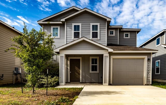 3-bedroom rental at 13736 Grapeland Gap in San Antonio, TX — photo 3