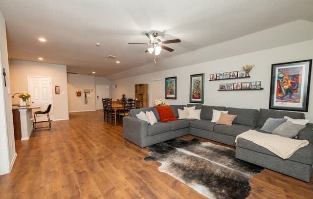 3-bedroom rental at 15419 Proteus in San Antonio, TX — photo 3