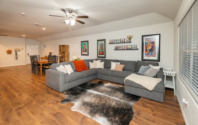 3-bedroom rental at 15419 Proteus in San Antonio, TX — photo 4