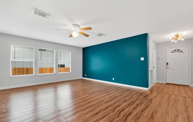 3-bedroom rental at 9443 Sycamore Brook in San Antonio, TX — photo 3