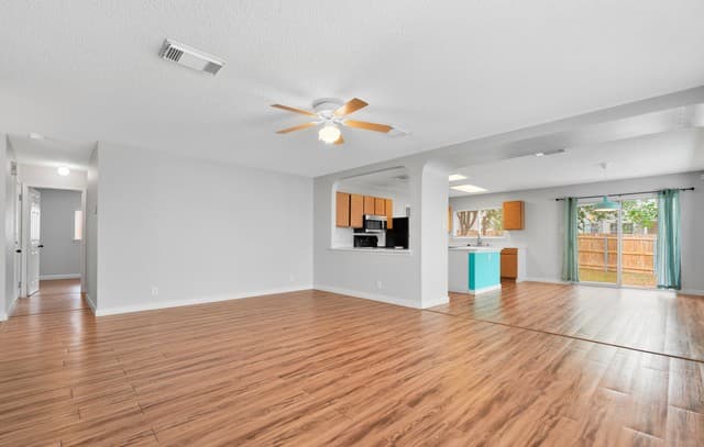 3-bedroom rental at 9443 Sycamore Brook in San Antonio, TX — photo 4