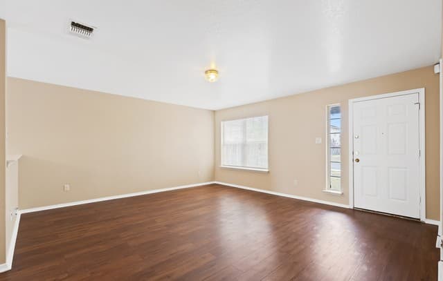 3-bedroom rental at 8304 Heights Valley in Converse, TX — photo 3