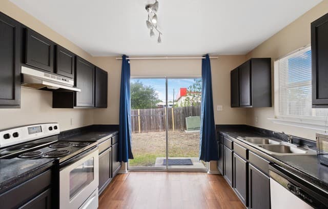 3-bedroom rental at 8304 Heights Valley in Converse, TX — photo 5