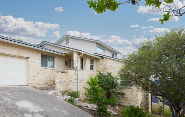 3-bedroom rental at 17119 Terra Rosa in Helotes TX