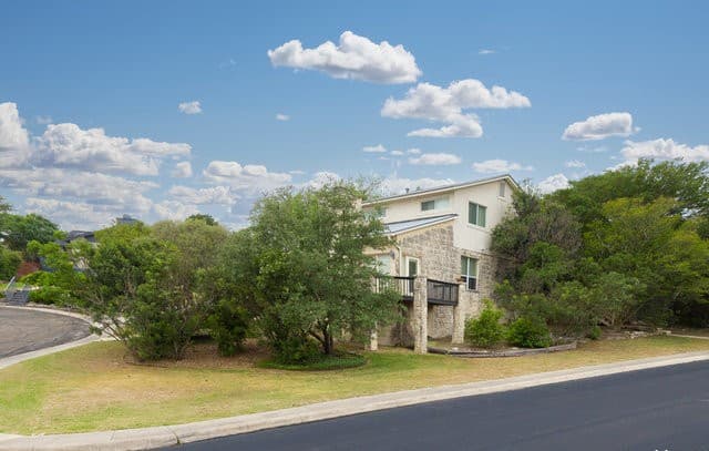 3-bedroom rental at 17119 Terra Rosa in Helotes, TX — photo 2