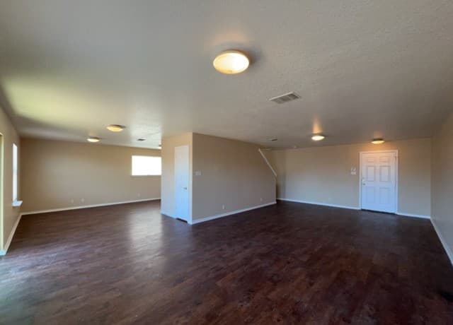 5-bedroom rental at 8223 Maple Meadow Dr in Converse, TX — photo 3