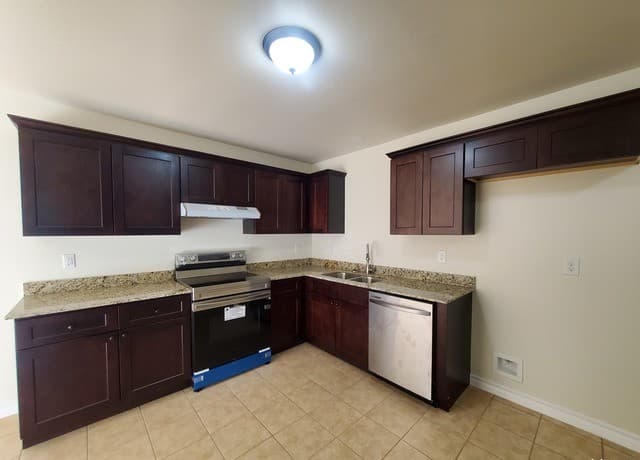 2-bedroom rental at 7539 W Dixon Rd Unit 2 in Somerset TX