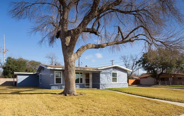 3-bedroom rental at 303 Schmeltzer in San Antonio, TX — photo 2