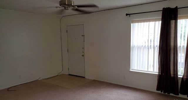 3-bedroom rental at 7659 Rimhurst in San Antonio, TX — photo 2