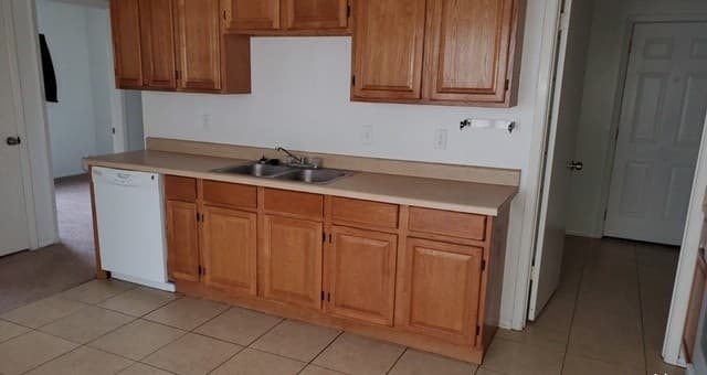 3-bedroom rental at 7659 Rimhurst in San Antonio, TX — photo 4