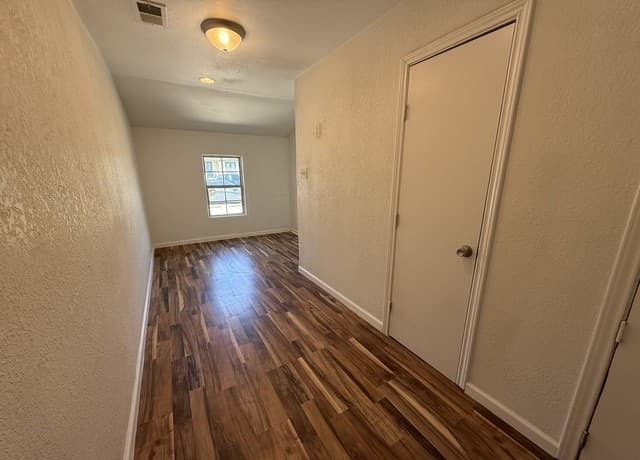 3-bedroom rental at 2234 Hays in San Antonio, TX — photo 2