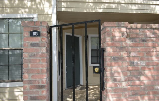 1-bedroom rental at 11610 Vance Jackson Unit 105 in San Antonio, TX — photo 2
