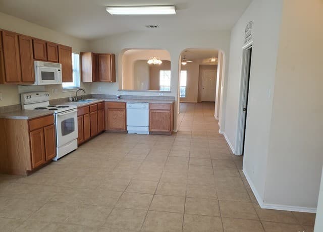 3-bedroom rental at 671 Rattler Bluff in San Antonio TX