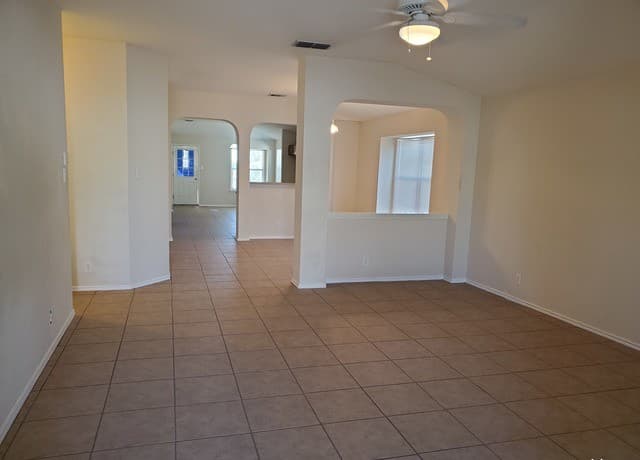 3-bedroom rental at 671 Rattler Bluff in San Antonio, TX — photo 4