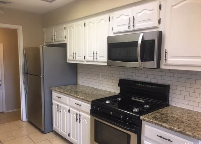 3-bedroom rental at 7926 Rugged Ridge in San Antonio, TX — photo 2