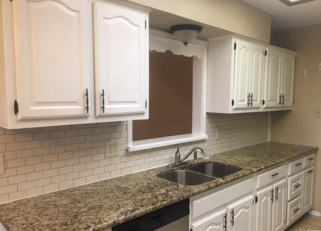 3-bedroom rental at 7926 Rugged Ridge in San Antonio, TX — photo 3