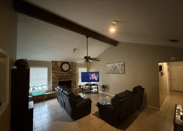 3-bedroom rental at 7926 Rugged Ridge in San Antonio, TX — photo 4