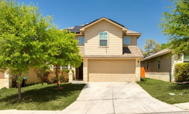 5-bedroom rental at 12023 Sapphire River in San Antonio TX