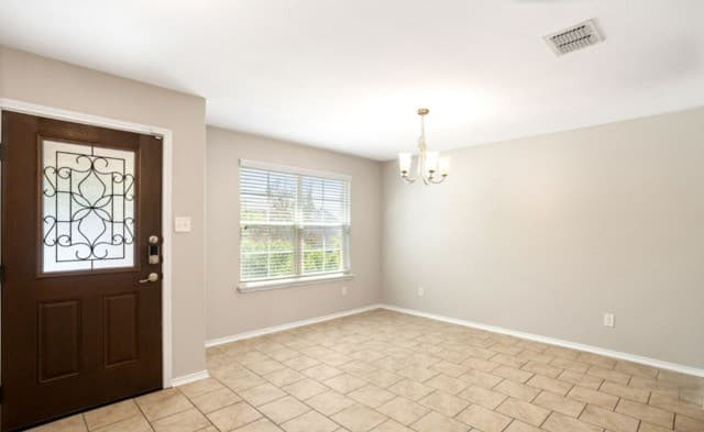 5-bedroom rental at 12023 Sapphire River in San Antonio, TX — photo 2