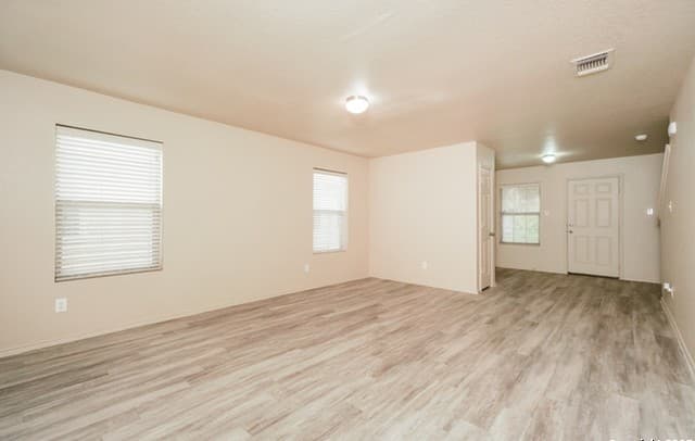 3-bedroom rental at 3015 Aspen Meadow in San Antonio, TX — photo 4