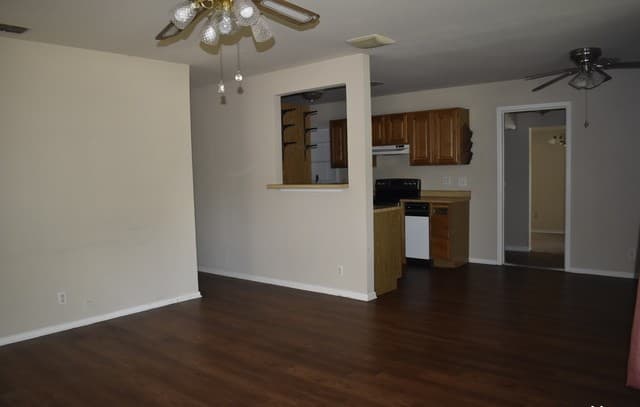 4-bedroom rental at 5026 Benham Dr in San Antonio, TX — photo 3