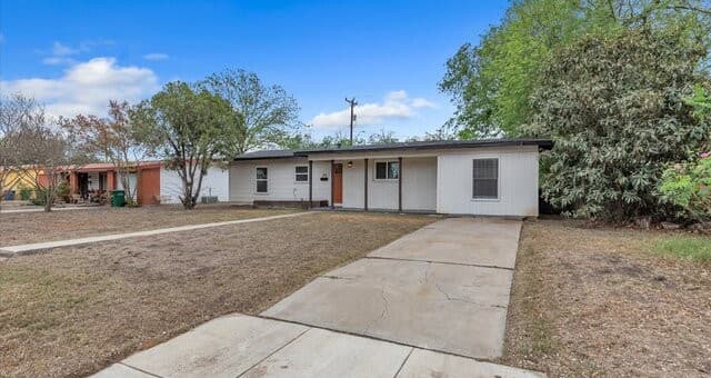 3-bedroom rental at 258 Antrim Dr in San Antonio, TX — photo 2
