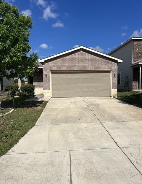3-bedroom rental at 10151 Castello Canyon in San Antonio, TX — photo 2