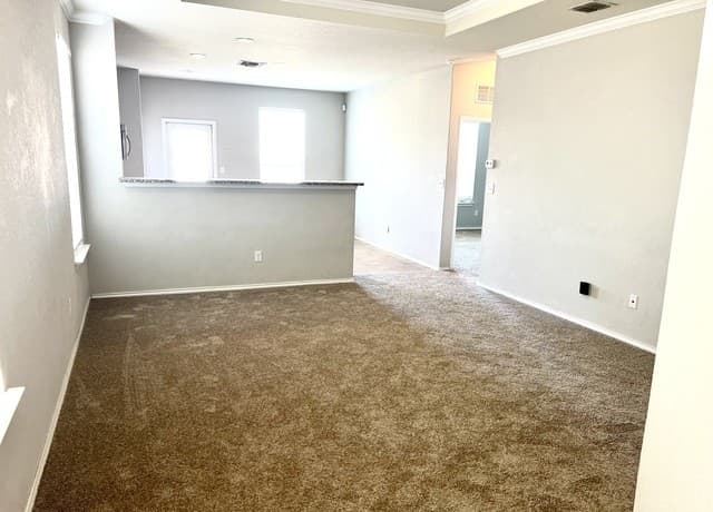 3-bedroom rental at 10151 Castello Canyon in San Antonio, TX — photo 5