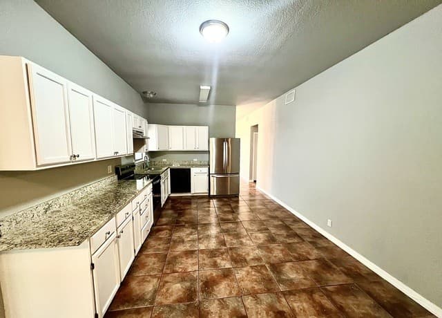 3-bedroom rental at 8778 Serene Ridge Dr in San Antonio, TX — photo 2