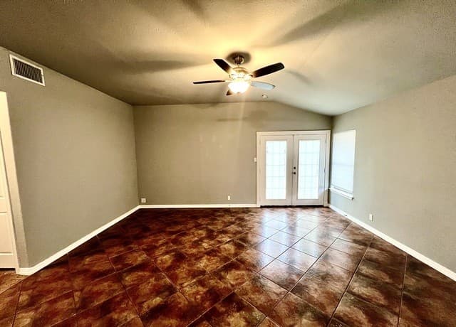 3-bedroom rental at 8778 Serene Ridge Dr in San Antonio, TX — photo 3