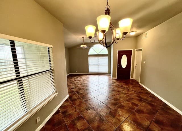 3-bedroom rental at 8778 Serene Ridge Dr in San Antonio, TX — photo 5