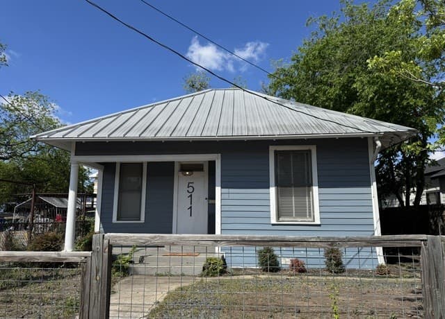 2-bedroom rental at 511 N Monumental in San Antonio TX