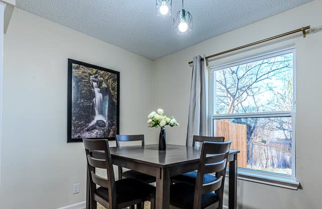 2-bedroom rental at 6915 Forest Meadow in San Antonio, TX — photo 5