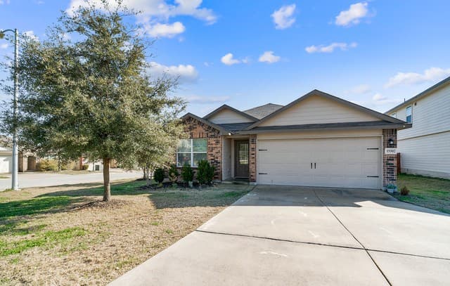 4-bedroom rental at 15502 Gray Catbird in San Antonio TX