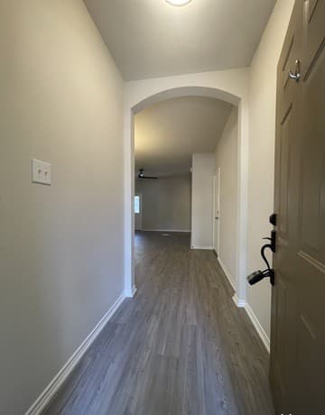 3-bedroom rental at 7214 Sunny Day in San Antonio, TX — photo 4