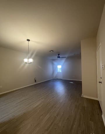 3-bedroom rental at 7214 Sunny Day in San Antonio, TX — photo 5