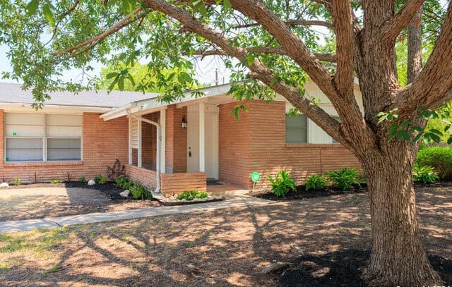 3-bedroom rental at 221 Windcrest Dr in Windcrest TX
