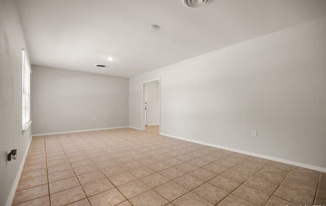 3-bedroom rental at 221 Windcrest Dr in Windcrest, TX — photo 3