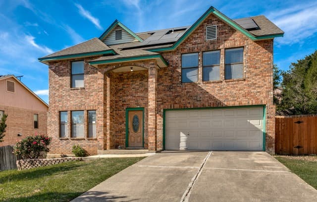 4-bedroom rental at 7851 Farlin Park in San Antonio, TX — photo 2