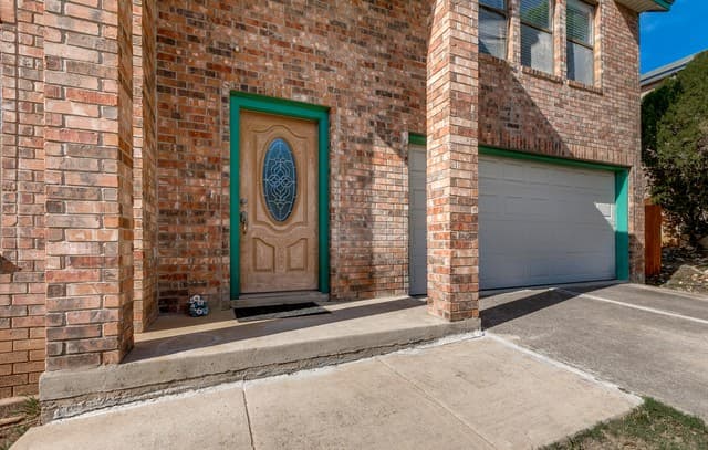4-bedroom rental at 7851 Farlin Park in San Antonio, TX — photo 3