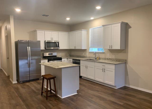 4-bedroom rental at 11837 Snowy River in San Antonio, TX — photo 4