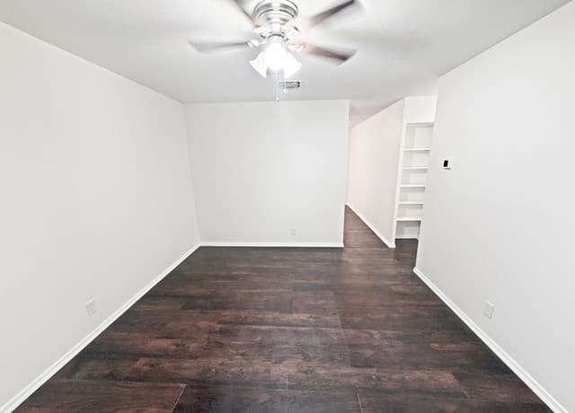 3-bedroom rental at 5215 Village Haven in San Antonio, TX — photo 2